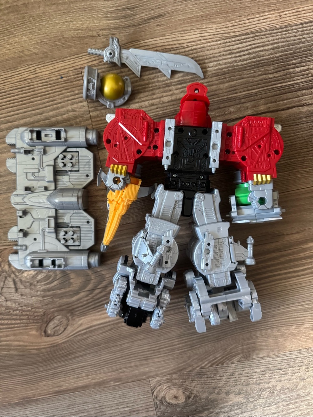 Power Ranger Red Megazord with Multicolor Orb Components - Picture 2 of 4